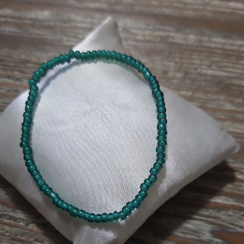 Elegant Green Beaded Bracelet